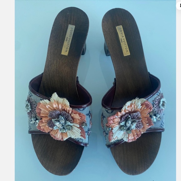 LOUIS VUITTON Gray Monogram Canvas w Rhinestone & Raffia Clog Mules, Size 39.5 - Picture 6 of 10